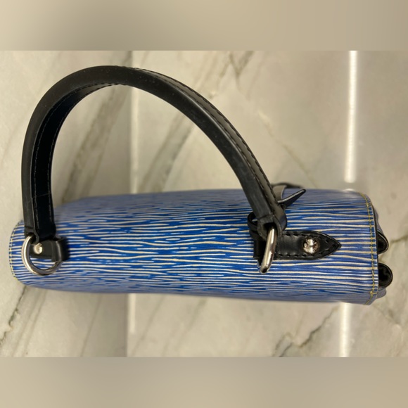 SOLD!!! Authentic Louis Vuitton Cluny BB in Denim Epi Leather - Picture 6 of 16